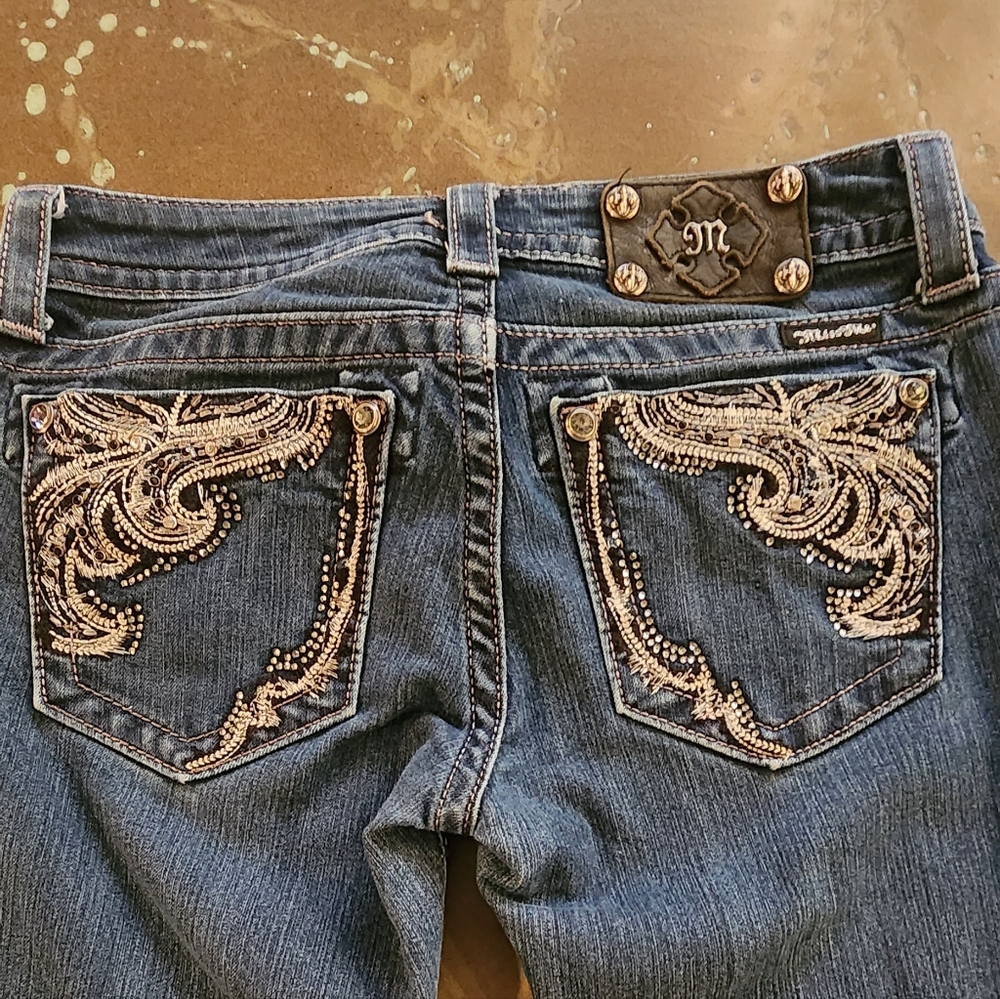 Miss Me dark wash capri embellished jeans style# JE5637P sz 28